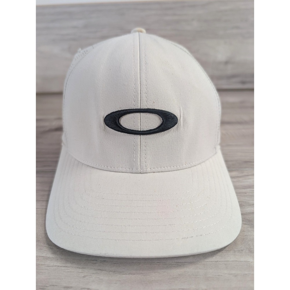 Oakley Mesh 110 | ONE TEN Flexfit Tech HAT ( Adjustable Cap )
